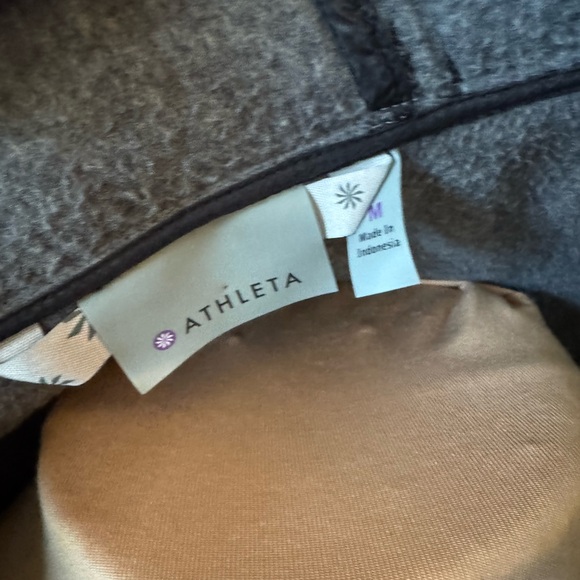 This is an Athleta Vortex Quilted Fleece Hooded Jacket size M - Picture 4 of 10
